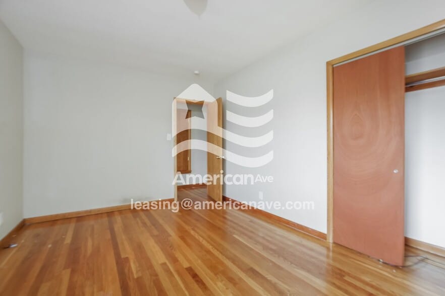 Building Photo - 4728 Roosevelt Ave