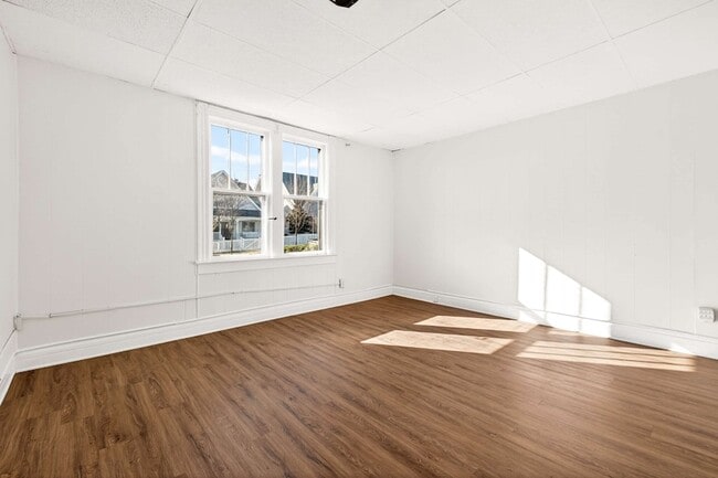 Building Photo - 908 Gilmore Ave