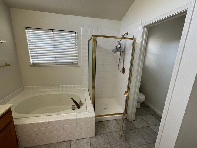 Building Photo - North Modesto Home