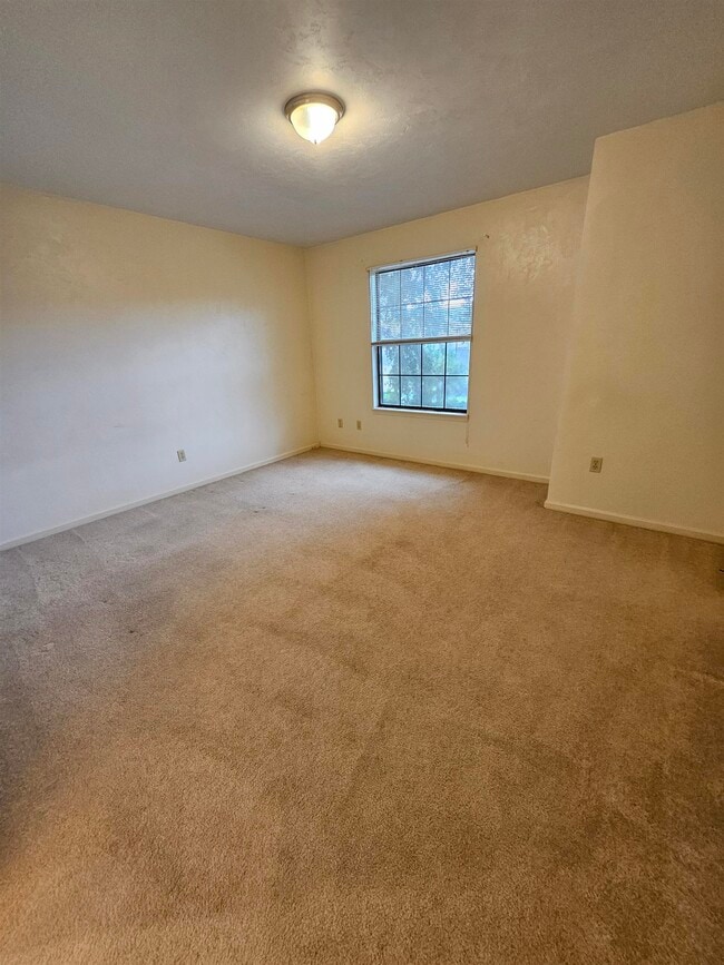 Building Photo - 463 E Van Buren St