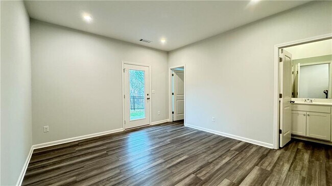 Building Photo - 1443 Creekside Cir NW