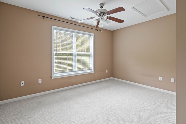 Building Photo - 3 Bedroom 1.5 bath house close to West Asheville, Great location!