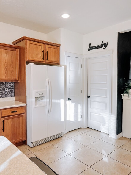 Pantry/Laundry - 3784 W Periwinkle Dr