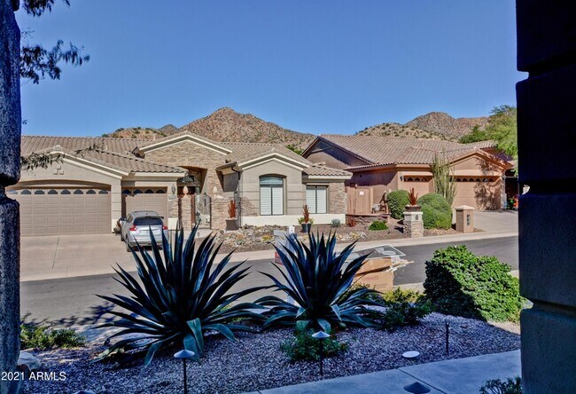Building Photo - 13059 E Poinsettia Dr