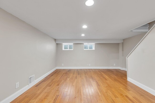 Building Photo - 3011 S Buchanan St