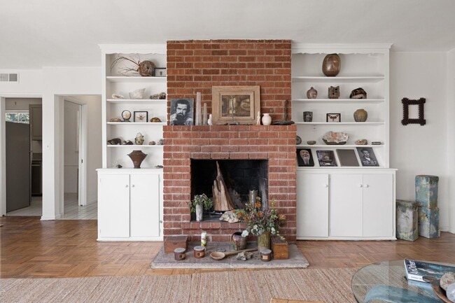 Building Photo - Fully Furnished: Mid-Century w/views of Griffith Observatory in the Hollywood Hills!