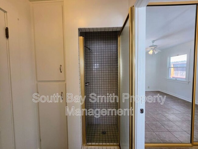 Building Photo - 57 7th Ct