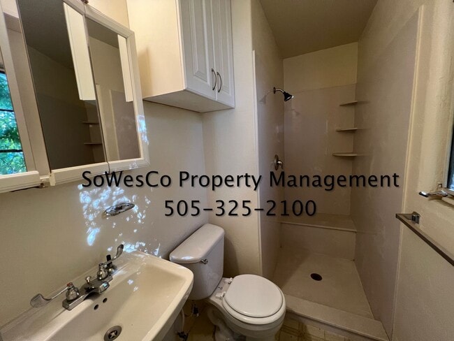 Building Photo - Three Bedroom Two Bath Home in Central Farmington