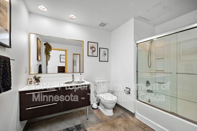 Building Photo - 700 N Washington Ave