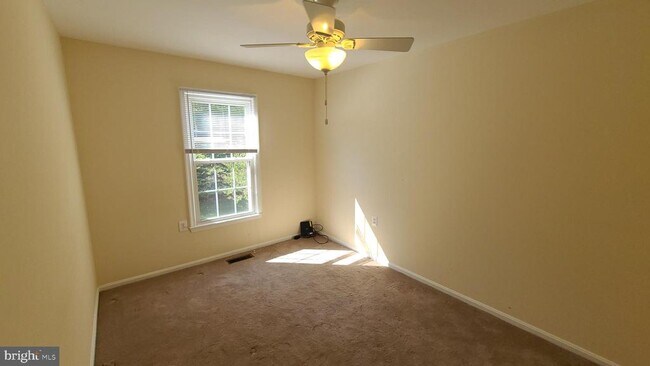 Building Photo - 12151 Stallion Ct