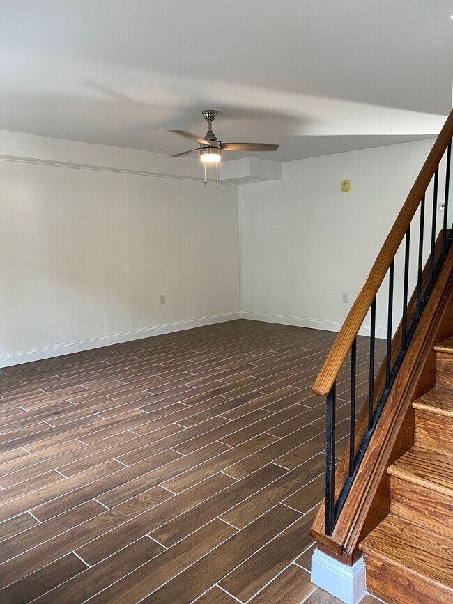 Building Photo - 6 Dogwood Ct