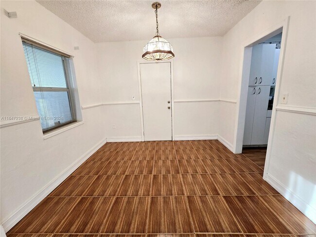 Building Photo - 18441 NE 20th Pl