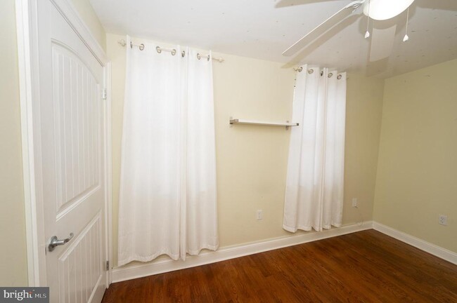 Building Photo - 703 Annin St