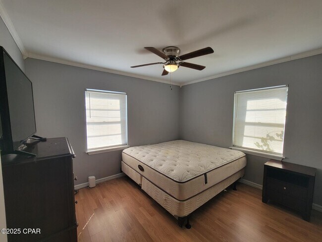 Building Photo - 1405 W 13th St