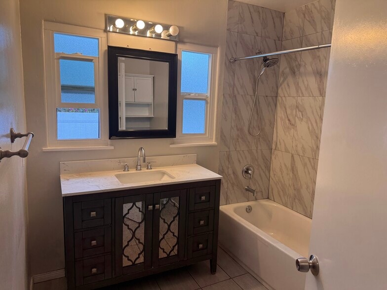 Building Photo - 7454 Gaviota Ave