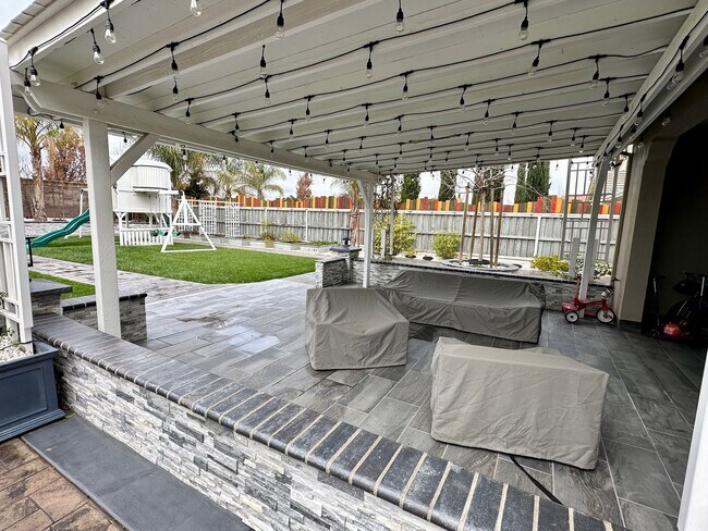 Building Photo - Beautiful home with large backyard in Mountain House