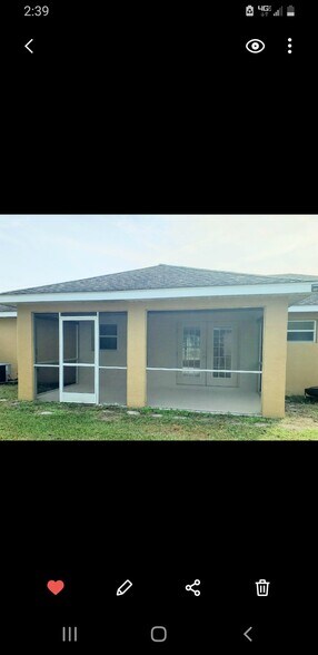 Building Photo - 5526 Lavender Ave