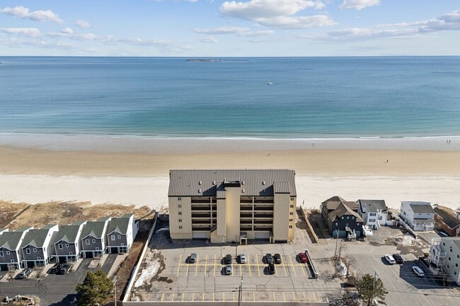 Building Photo - Fully Furnished Oceanfront 2 bed/2 bath
