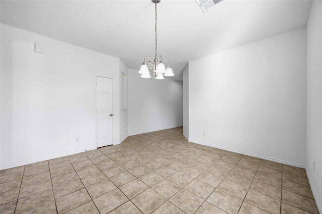 Building Photo - 5803 Camelia Evergreen Ln