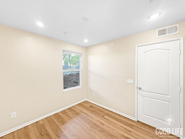 Building Photo - Modern 3-Story Townhome in Bay Park – 3BR/3.5BA with Pool, Balcony & In-Unit Laundry