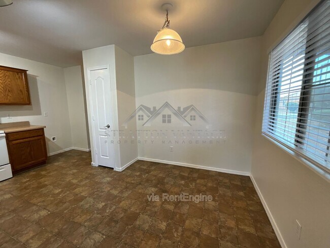 Building Photo - 25654 W Satellite Ln