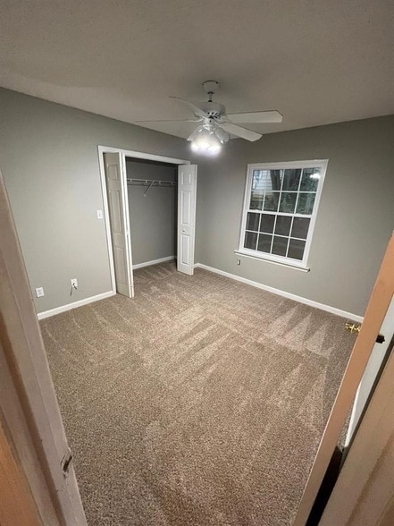 Building Photo - 2456 Needle Palm Way