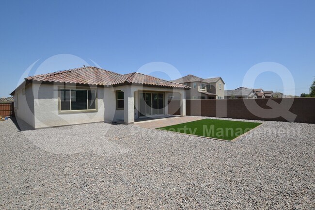 Building Photo - 9213 W Glenrosa Ave