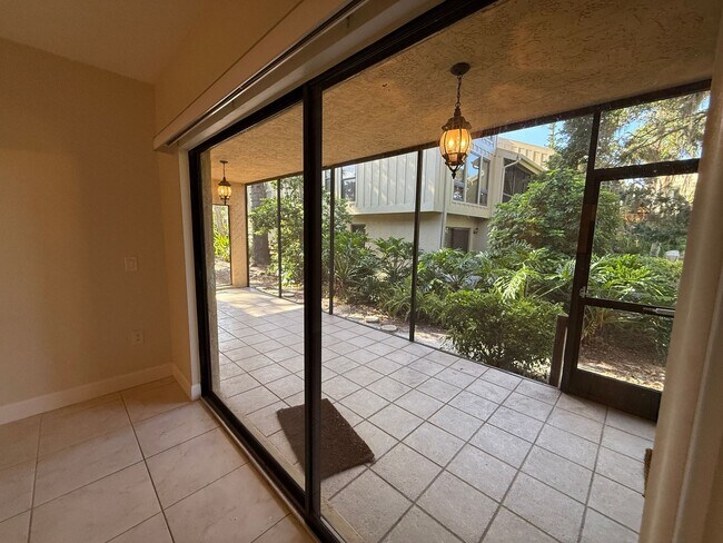 Building Photo - Lake Arrowhead 2 bedroom / 2 bath Condo