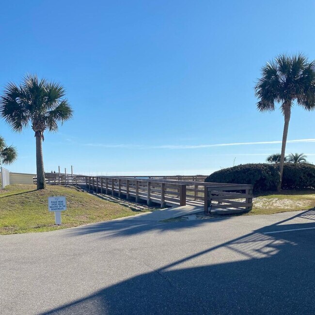 Building Photo - 400 Plantation Rd
