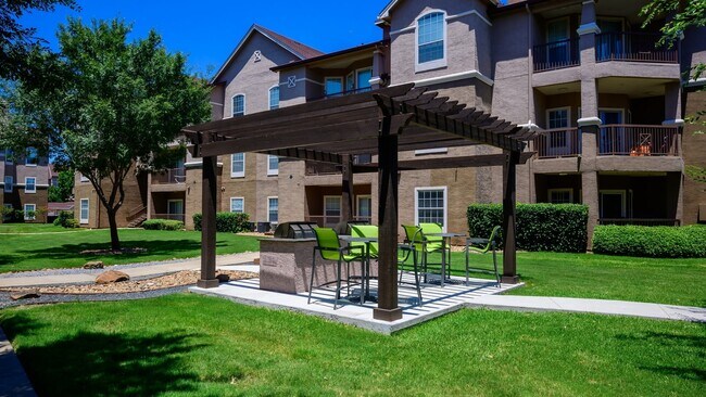 Building Photo - 901 Lakeside Cir