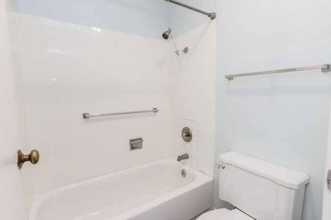 Building Photo - 1 Bed / 1 Bath pet friendly condo with parking in beautiful San Mateo. YouTube Tour!