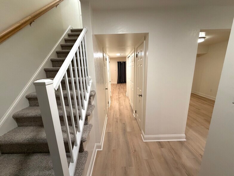 View of home from entry way. - 1005 Willow Green Dr