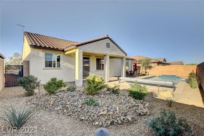 Building Photo - 1062 N Water St