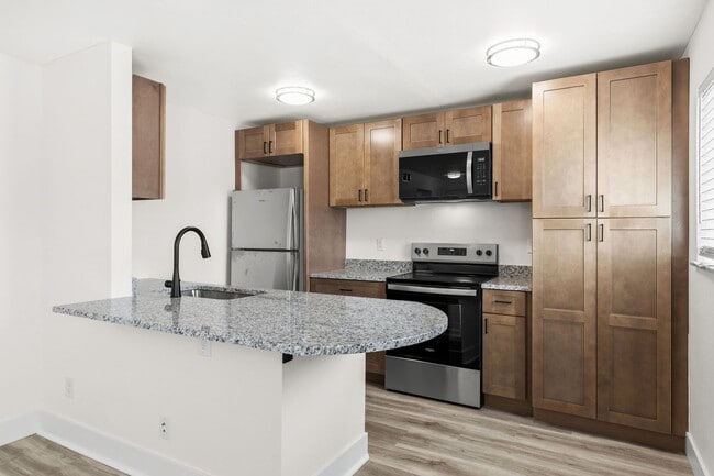 Building Photo - Tower Grove East - Updated 1 Bedroom