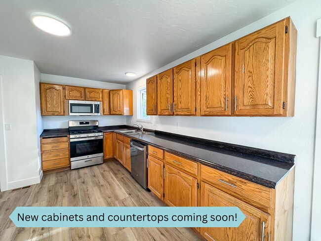 Building Photo - 1340 E Navajo Dr