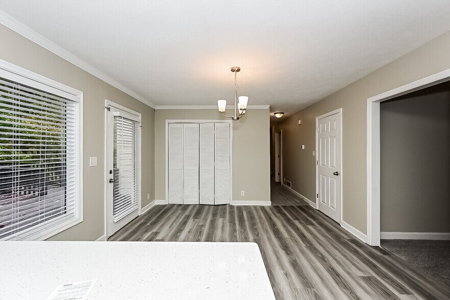 Building Photo - 130 Maple Pl