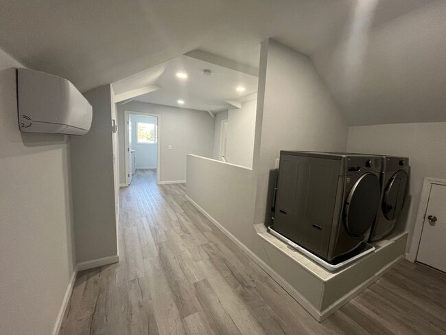 Building Photo - 8180001/85