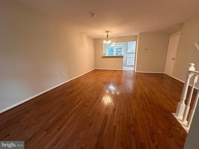Building Photo - 13 Carriage House Cir