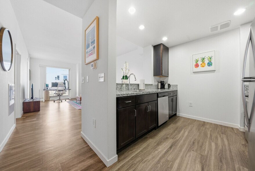 Building Photo - 1201 4th St