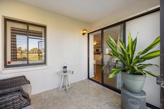 Building Photo - 822 Capri Isles Blvd