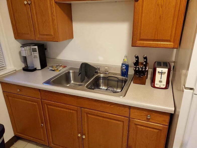 Building Photo - 2156 S 80th St