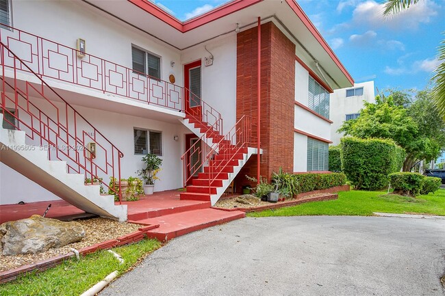 Building Photo - 10081 W Bay Harbor Dr