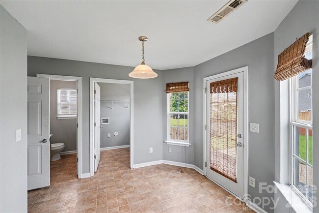 Building Photo - 10521 Barvas St