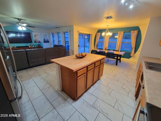 Building Photo - 10841 E Forge Cir