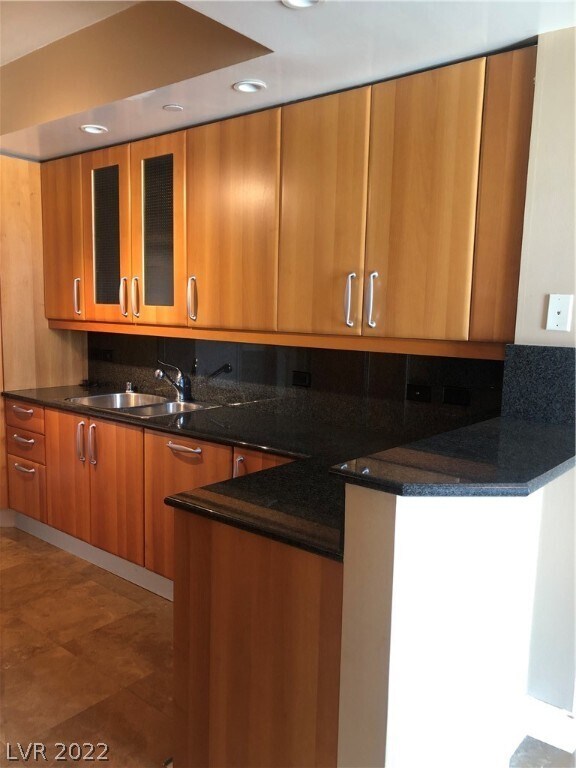 Building Photo - 2747 Paradise Rd