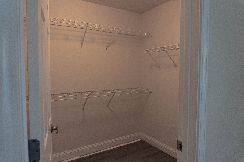 Building Photo - 750 Majestic Dr