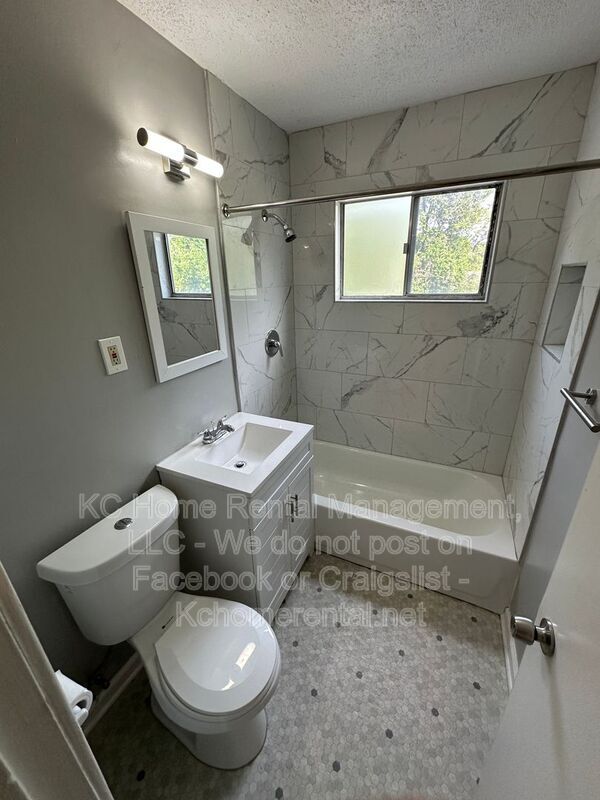 Building Photo - 8449 Lowell Ave