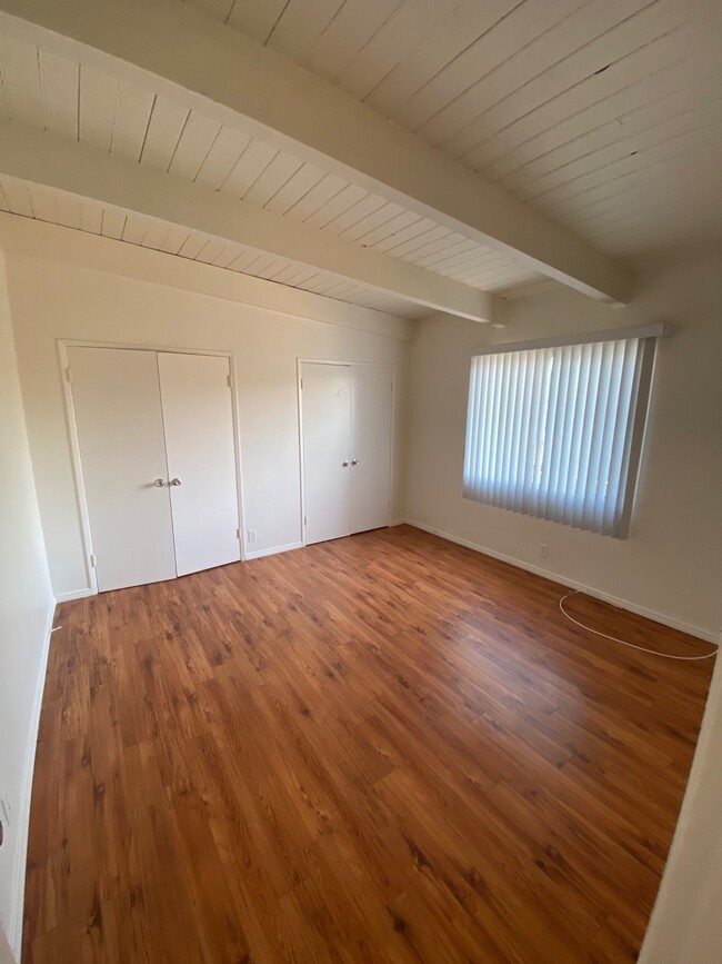 Building Photo - 11718 Victoria Ave