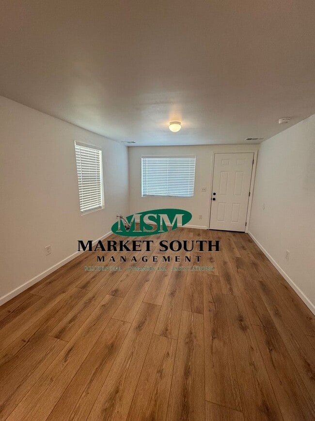 Building Photo - Charming Renovated 2BR/1BA Cottage in West...