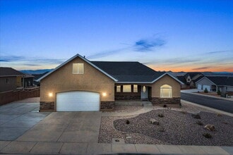 Building Photo - "Spacious 5-Bed, 3-Bath Home in Cedar City - 2964 Sq. Ft. of Comfort in Canyon Gate Subdivision! "
